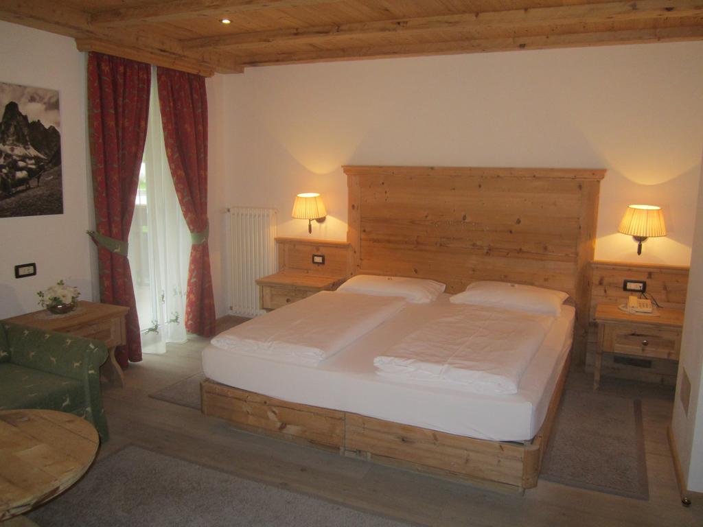 Hotel Corona Krone Selva di Val Gardena Rum bild