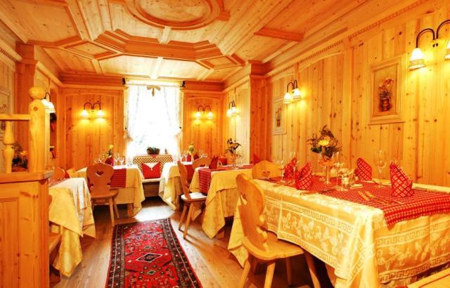 Hotel Corona Krone Selva di Val Gardena Exteriör bild