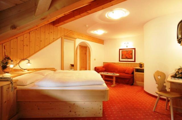 Hotel Corona Krone Selva di Val Gardena Exteriör bild