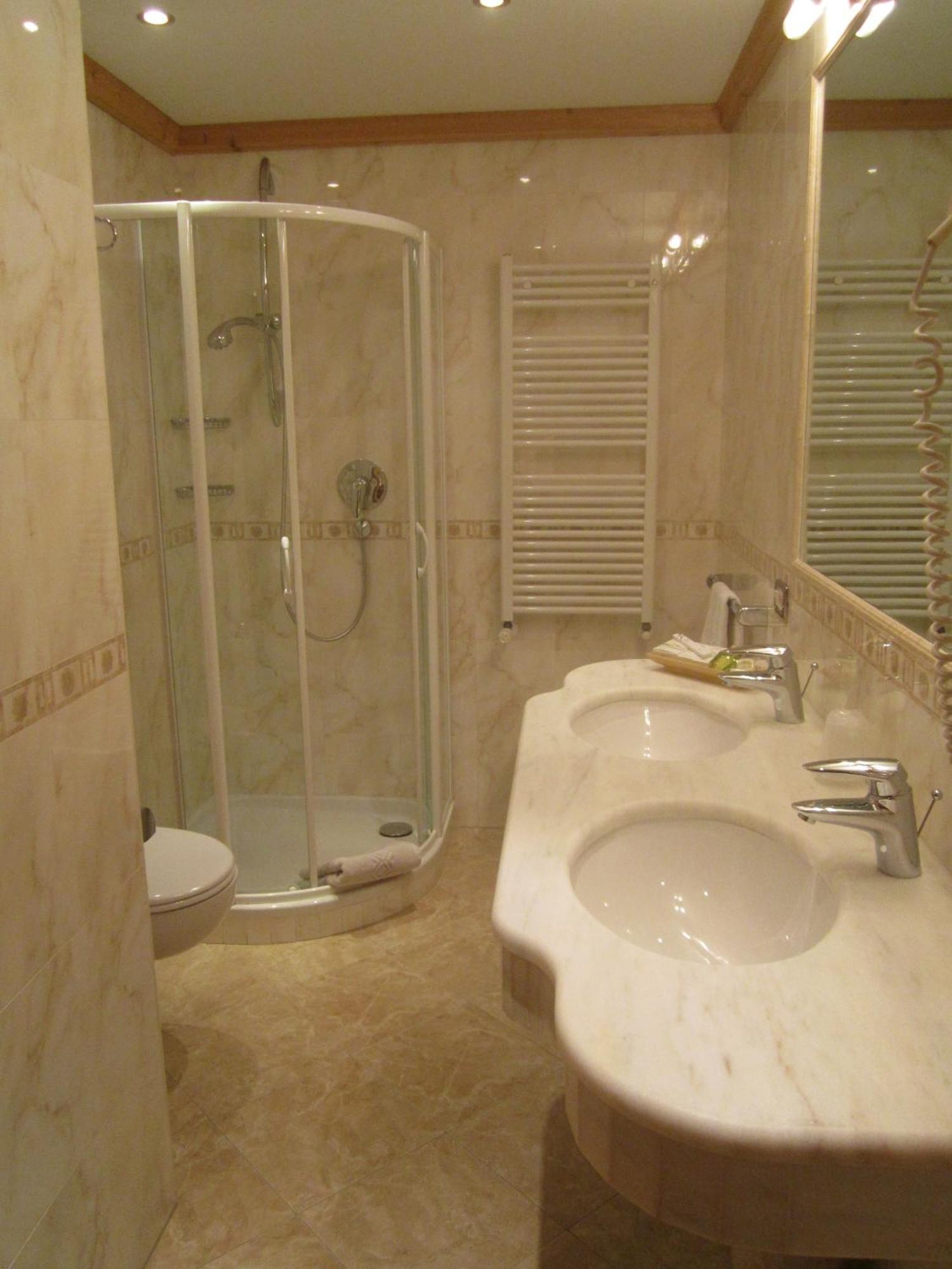 Hotel Corona Krone Selva di Val Gardena Rum bild