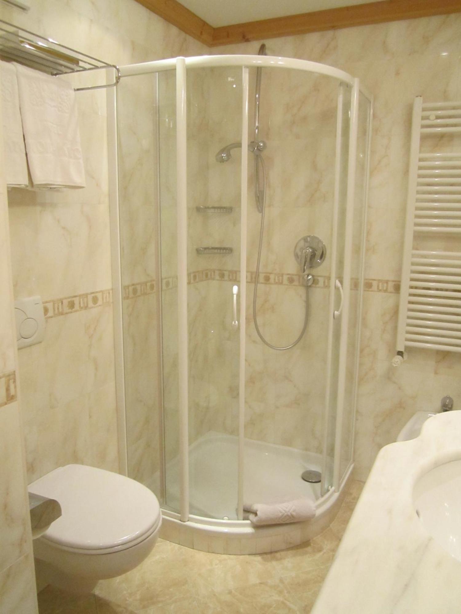 Hotel Corona Krone Selva di Val Gardena Rum bild