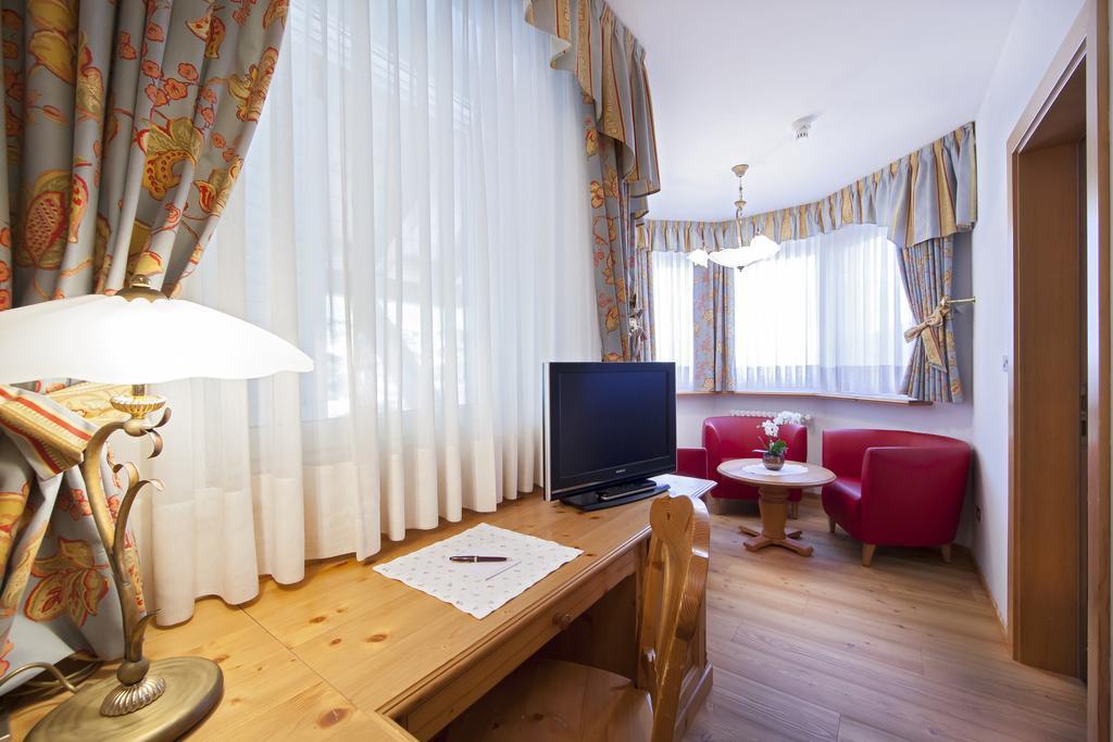 Hotel Corona Krone Selva di Val Gardena Exteriör bild